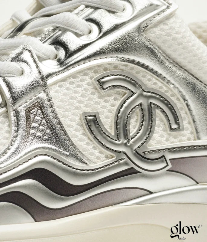 Chanel - Baskets Tissu & laminé Blanc & argenté