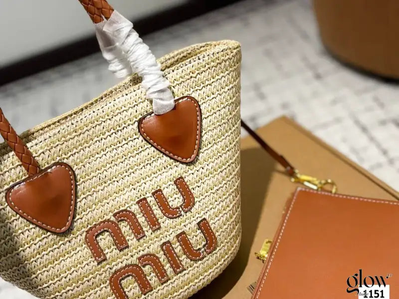 Miu miu - Grand shopping bag en raphia et cuir