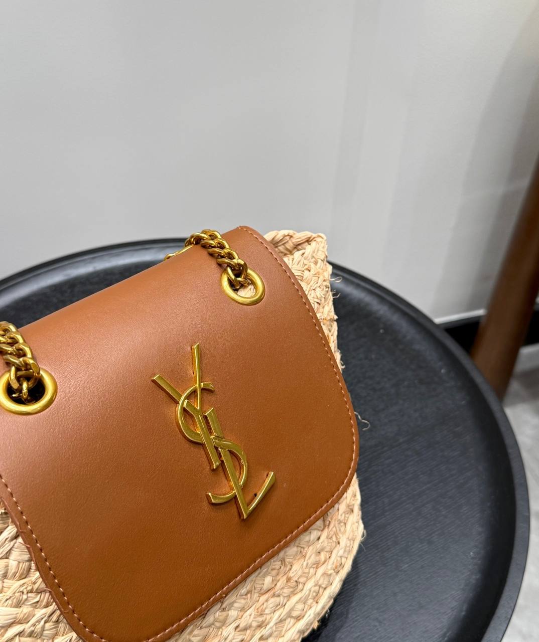 YSL - Sac porté épaule en raphia à finitions en cuir Manon Mini