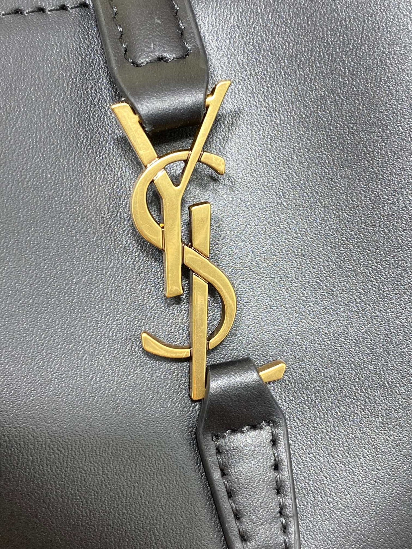 YSL - Sac seau Le 37 Small en cuir