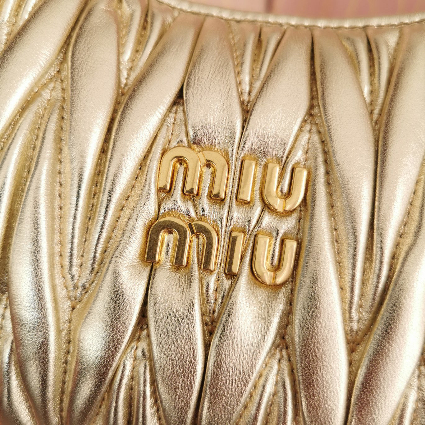 Miumiu - Wander matelassé nappa leather hobo Gold