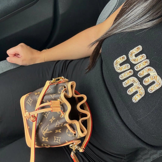 Miumiu - TOP NOIR COTELÉ AVEC LOGO BRODÉ