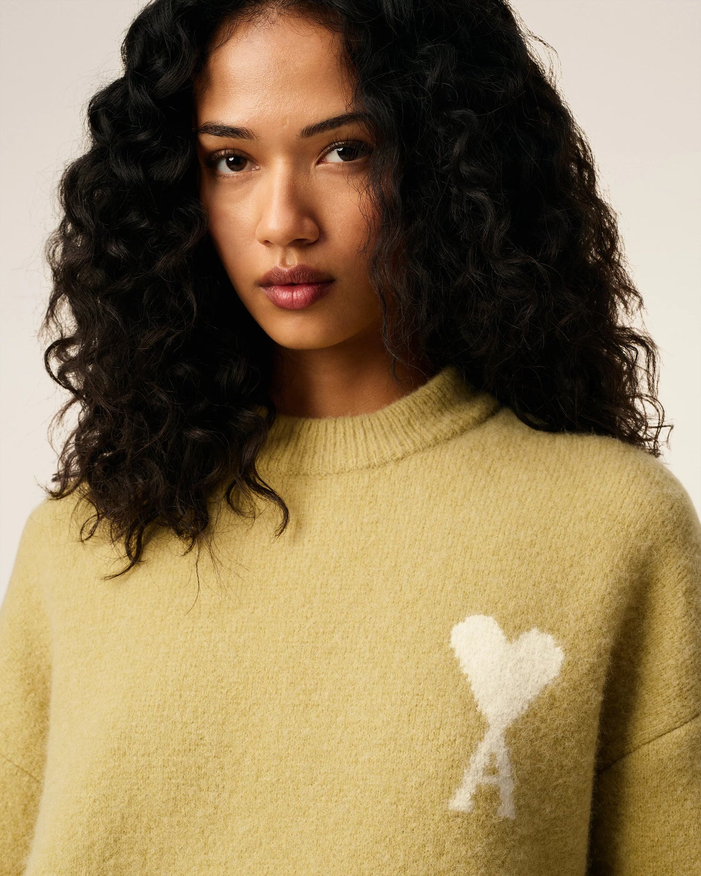 Ami Pull Jaune Col Rond En Alpaga Anis Ecru
