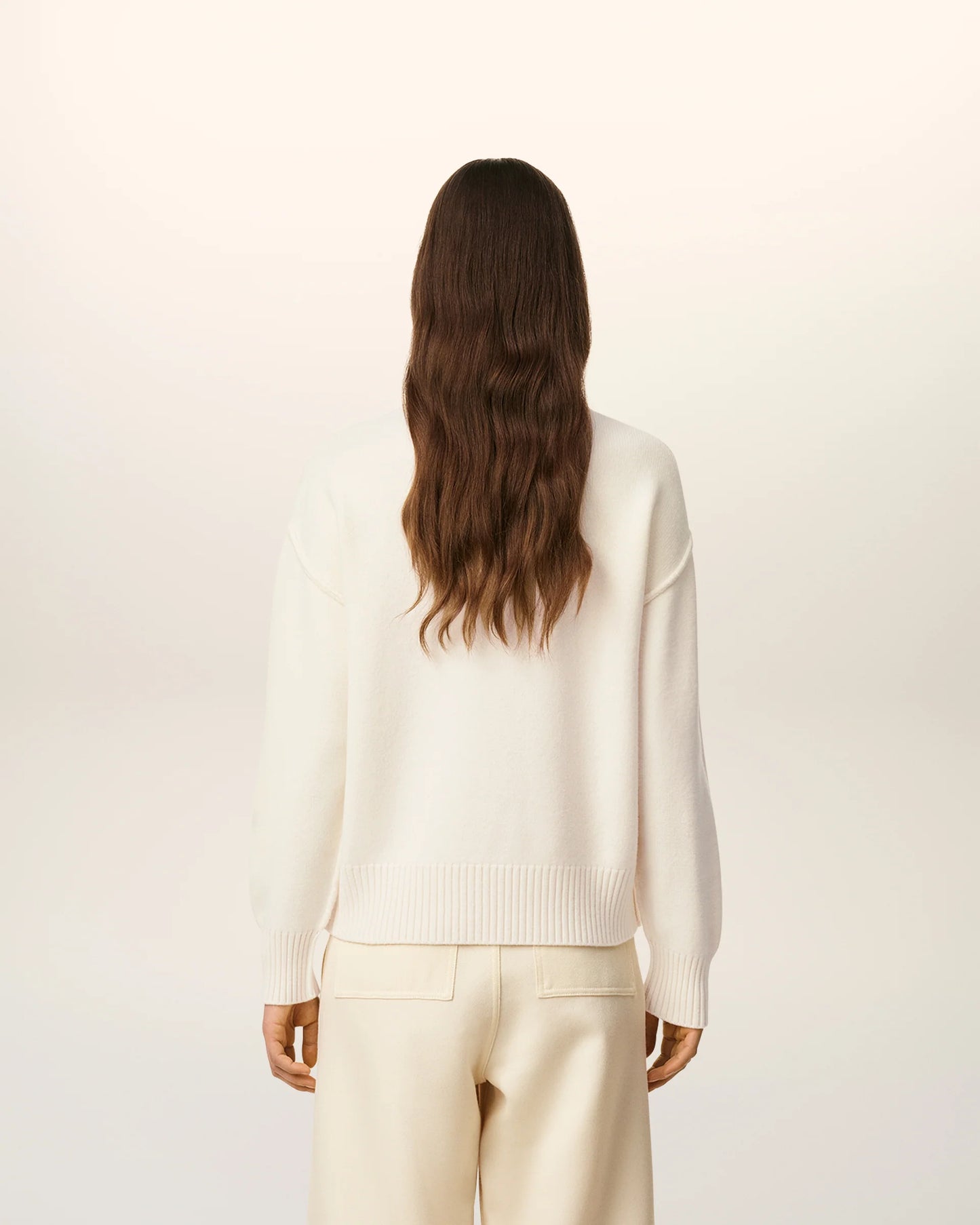Ami Pull Blanc Col Rond Ecru Noir