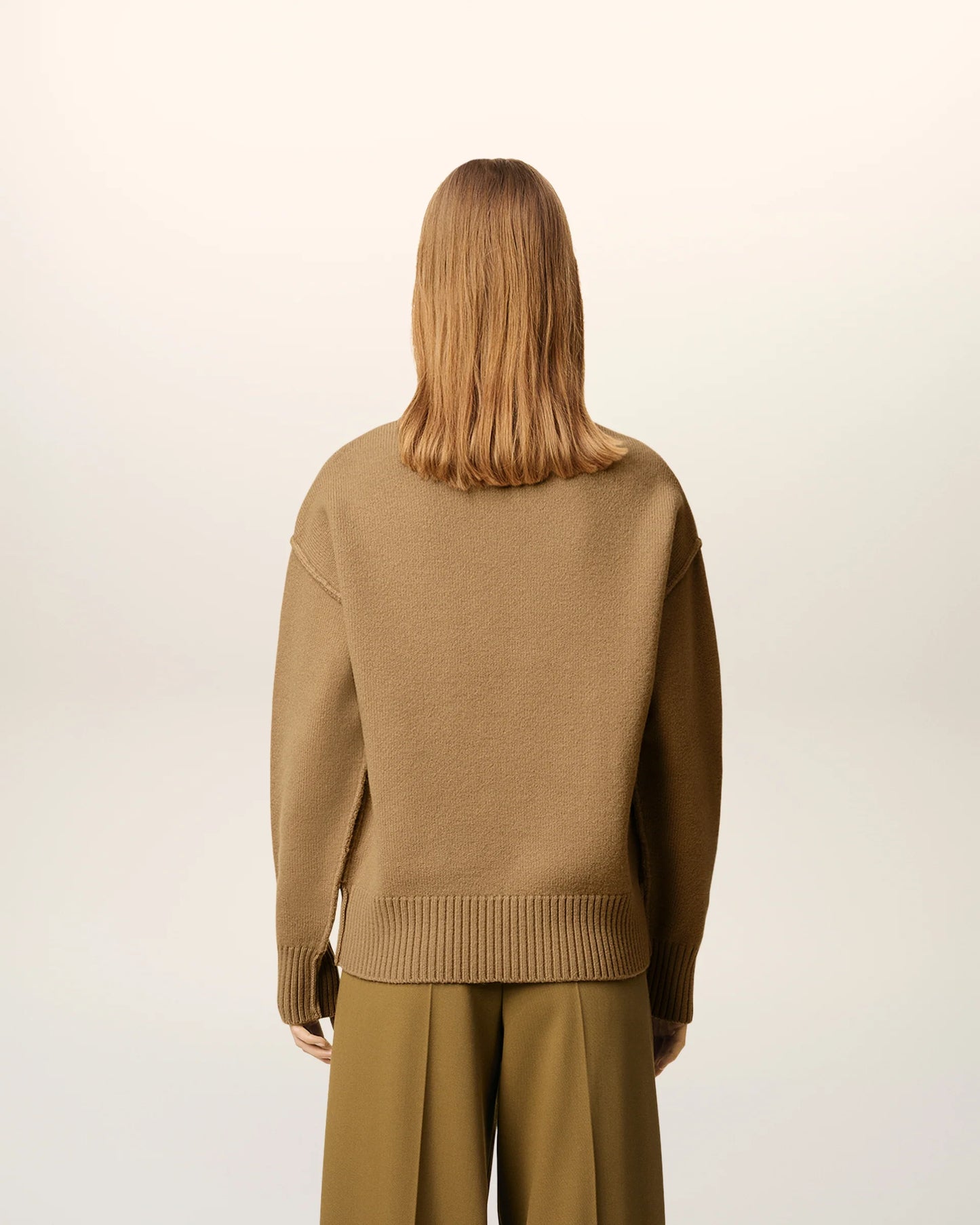 Ami Pull Marron Col Rond En Laine Camel Noir