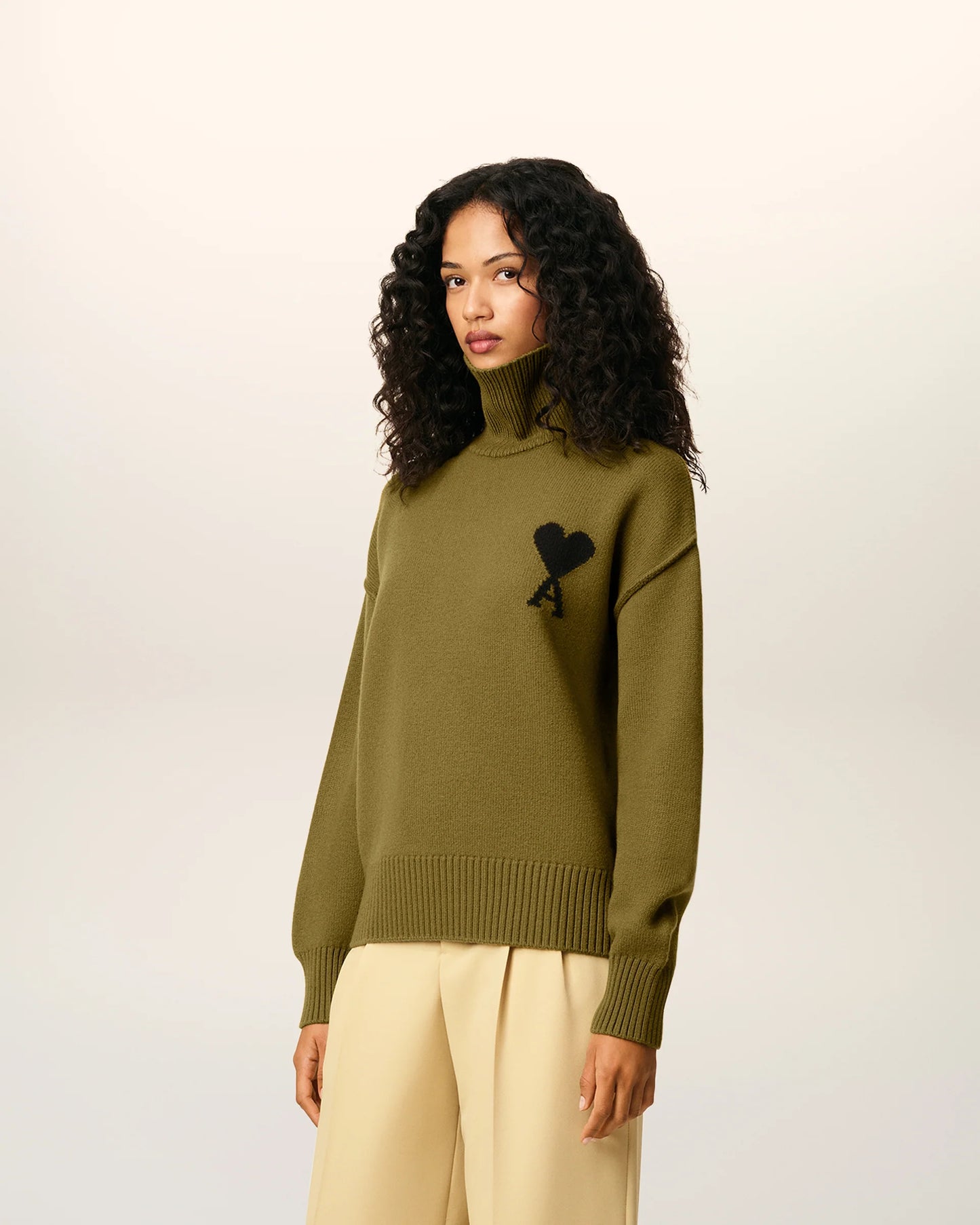 Ami Pull Kaki Col Cheminée En Laine Bronze Noir