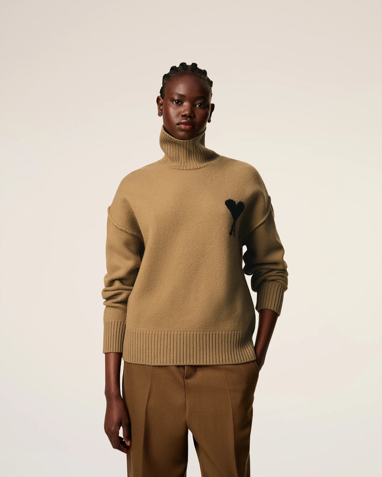 Ami Pull Marron Col Cheminée En Laine - CAMEL NOIR