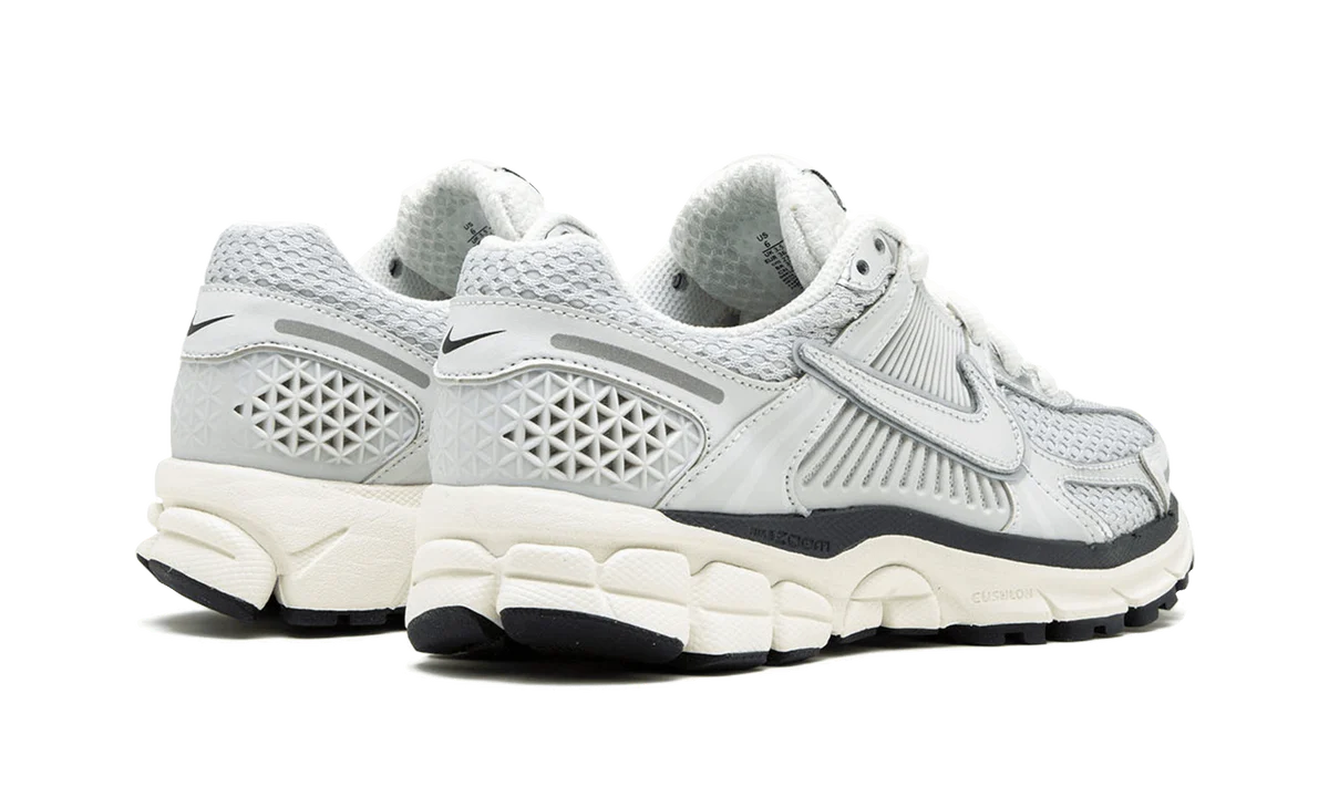 Nike Zoom Vomero 5 Photon Dust